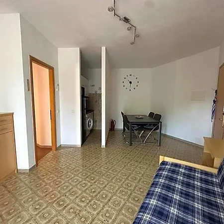 Spacious Flat Close To The - Beahost *